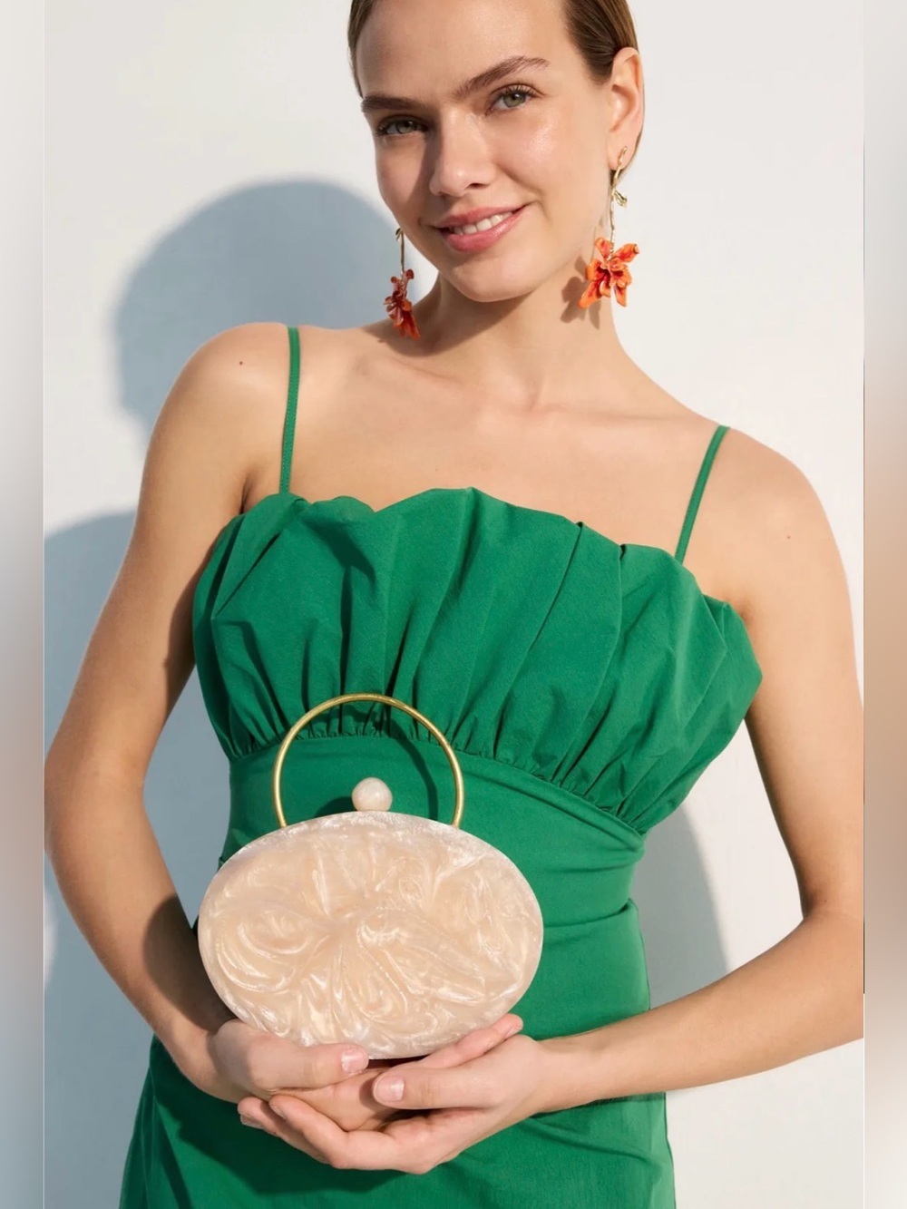 Lele Sadoughi Oval Minaudiere Clutch
Elegant Cream Resin Oval Top-